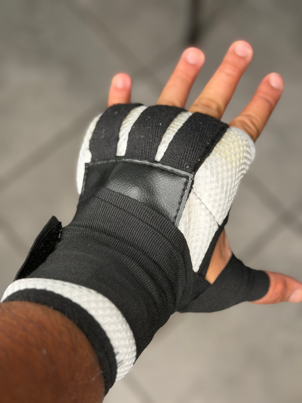 White /Black | Boxing Easy Wraps 2.0